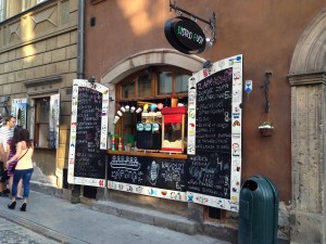 Varşova'da birçok büfe ve dondurma dükkanı bulunuyor