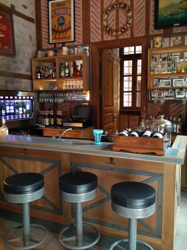 Eski Bir İngiliz Pub'ı Havasındaki Avlu Bar