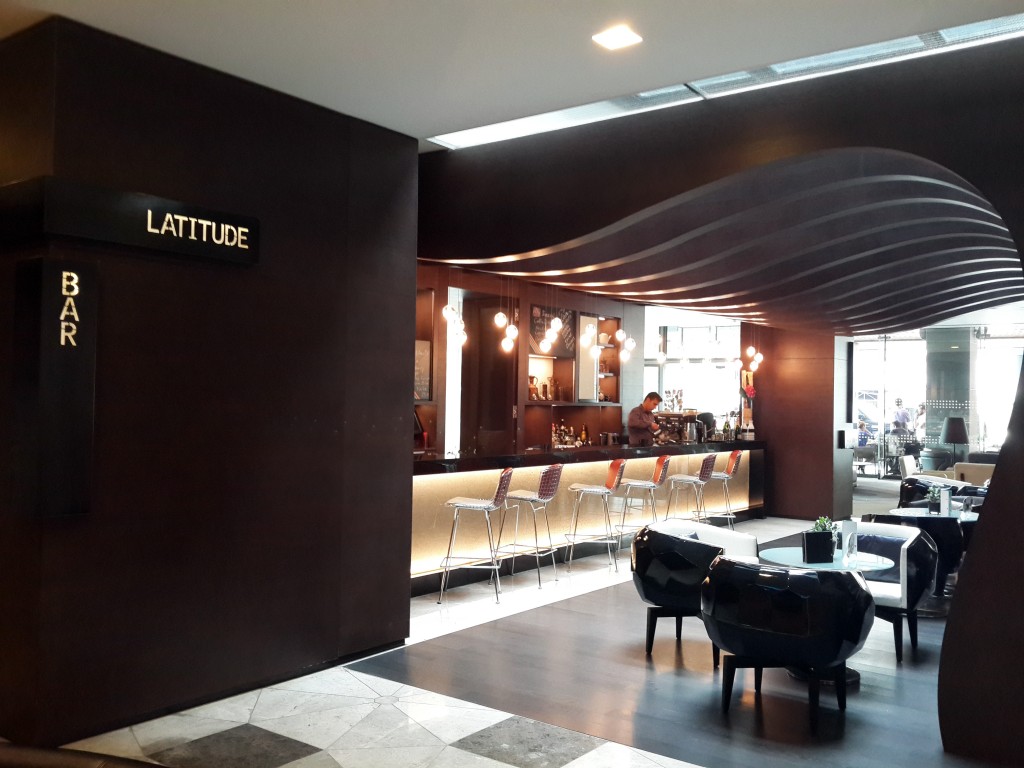 Latitute Bar